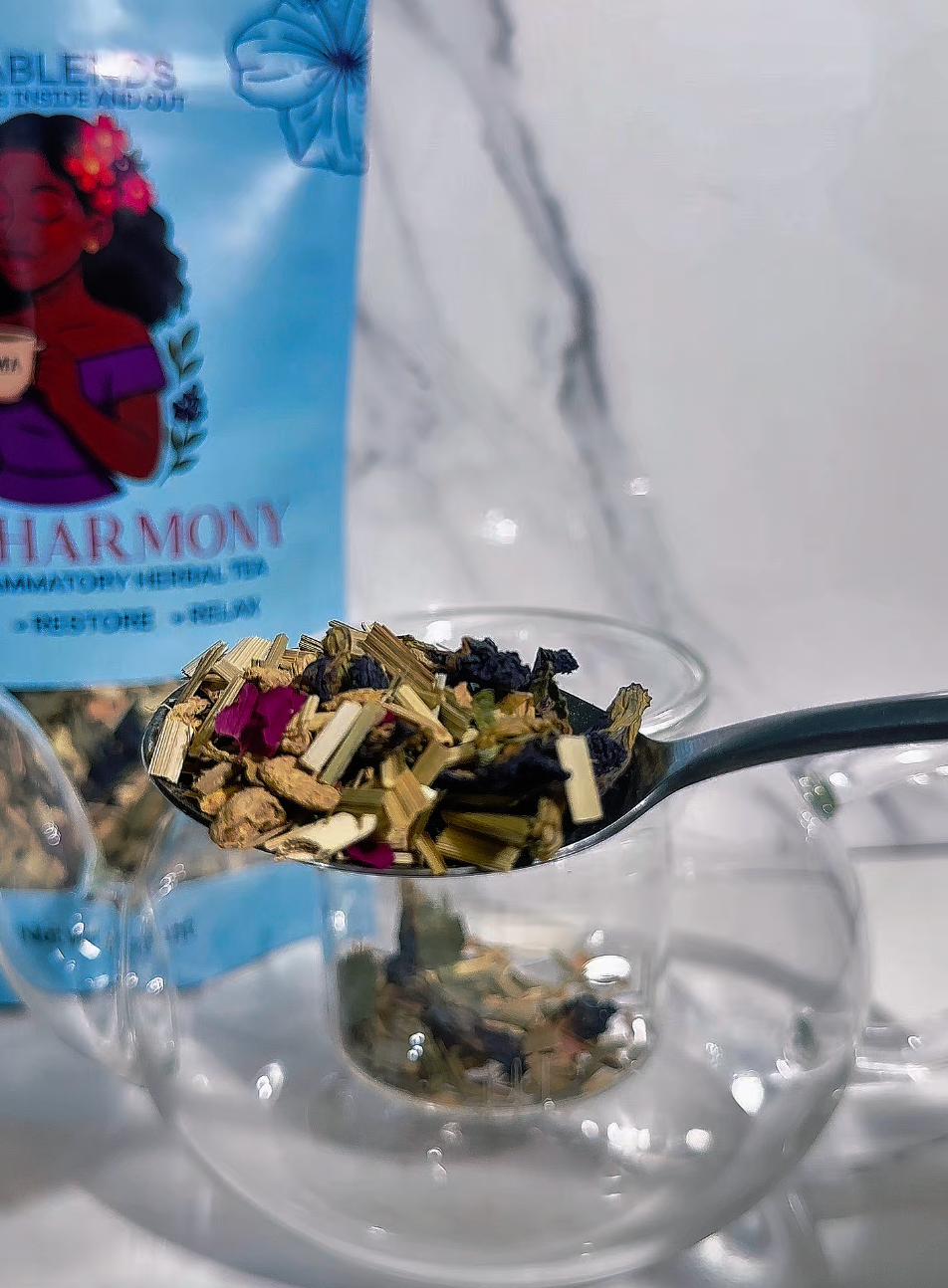 anti inflammatory tea being steeped